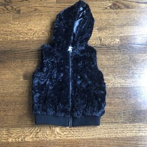 Coffeeshop kids black faux fur vest